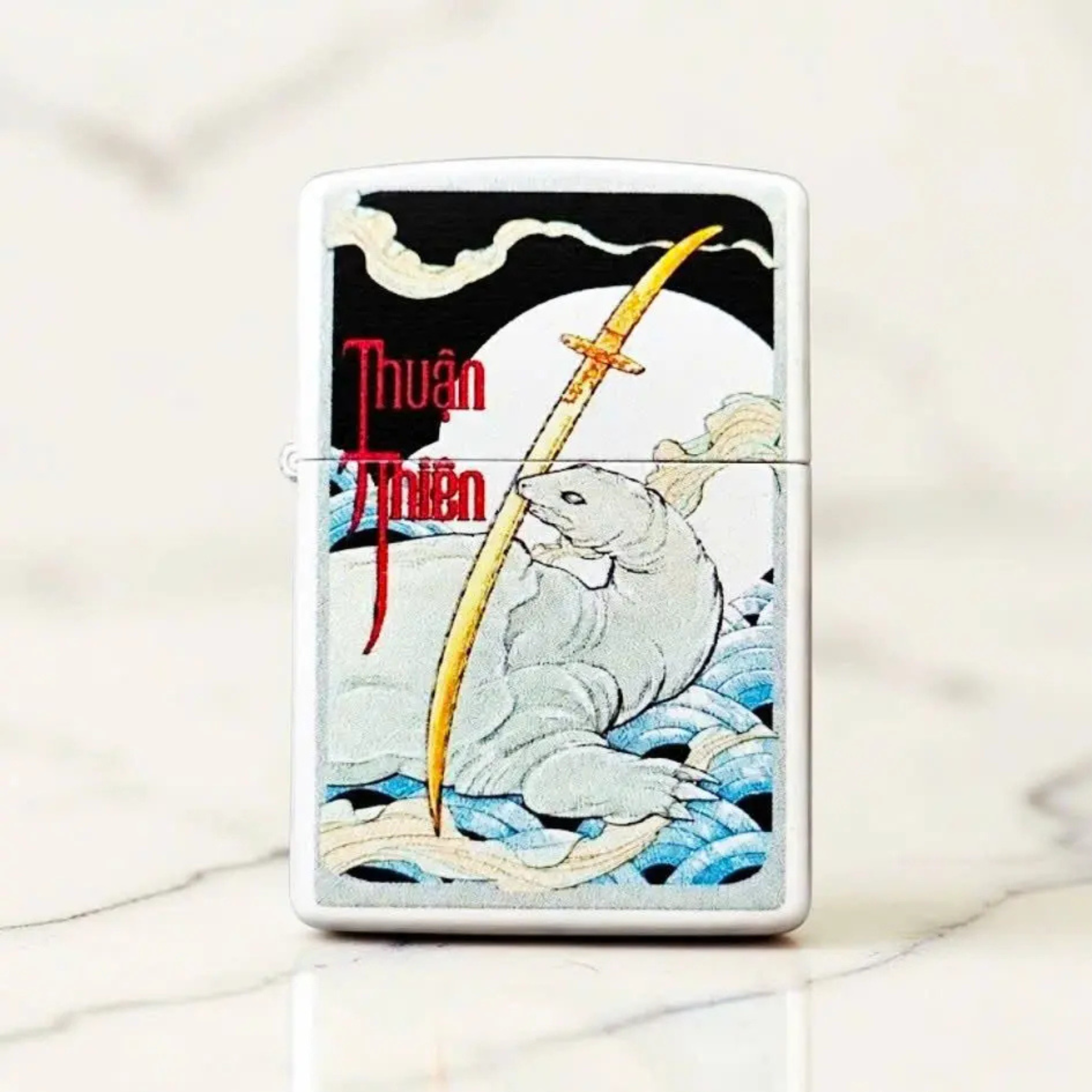Zippo Kiếm Thuận Thiên Cổ Điển Vẽ Tay - Bật Lửa Chính Hãng Mỹ | Chịu Được Trong Thời Tiết Khắc Nghiệt