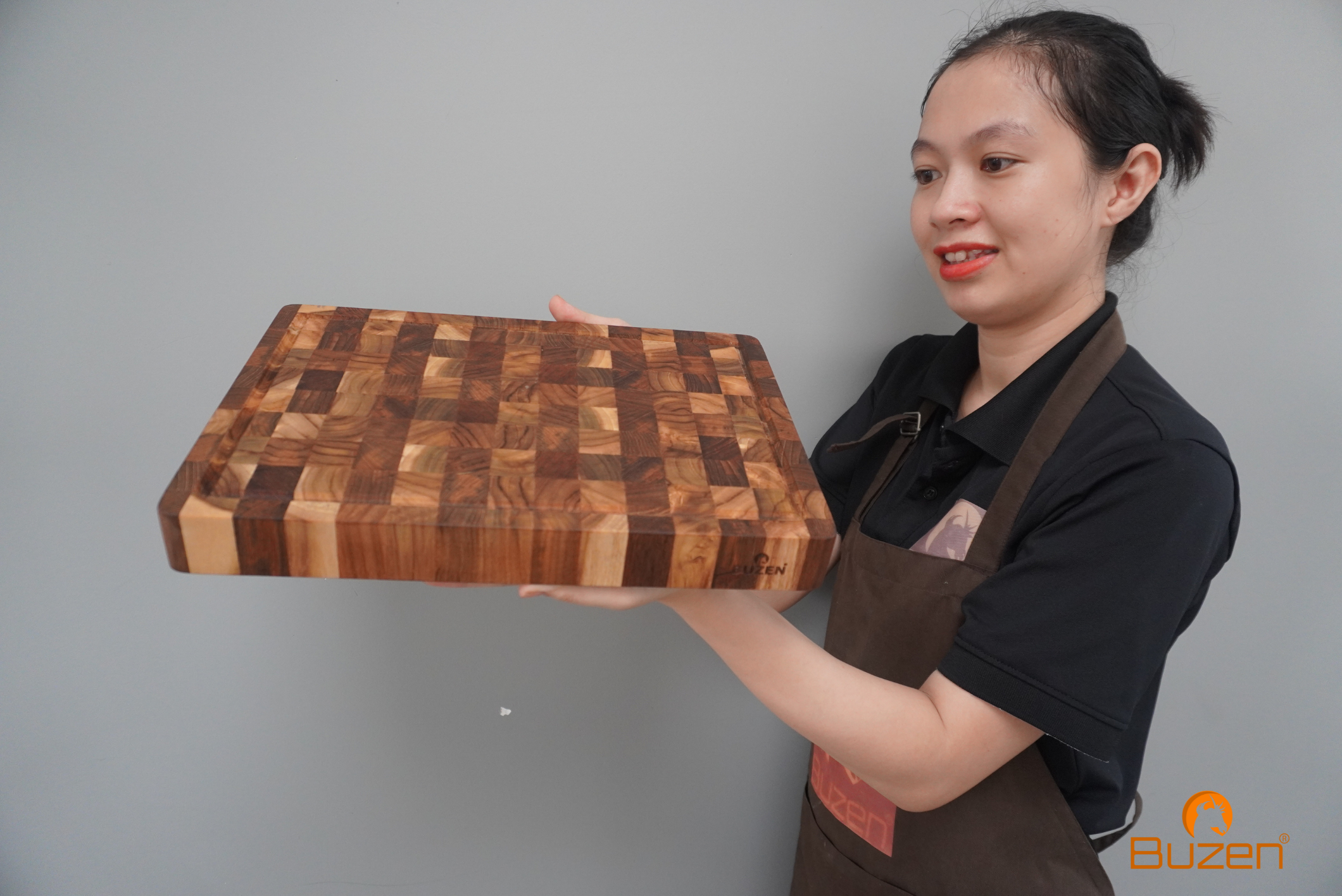 Thớt Gỗ Teak BUZEN Cao Cấp 35x25x3.8cm - Gỗ Cao Cấp Không Ra Mùn Dăm, Bảo Vệ Lưỡi Dao, Có Kiểm Định An Toàn ( Dùng chặt gà vịt cho gia đình)