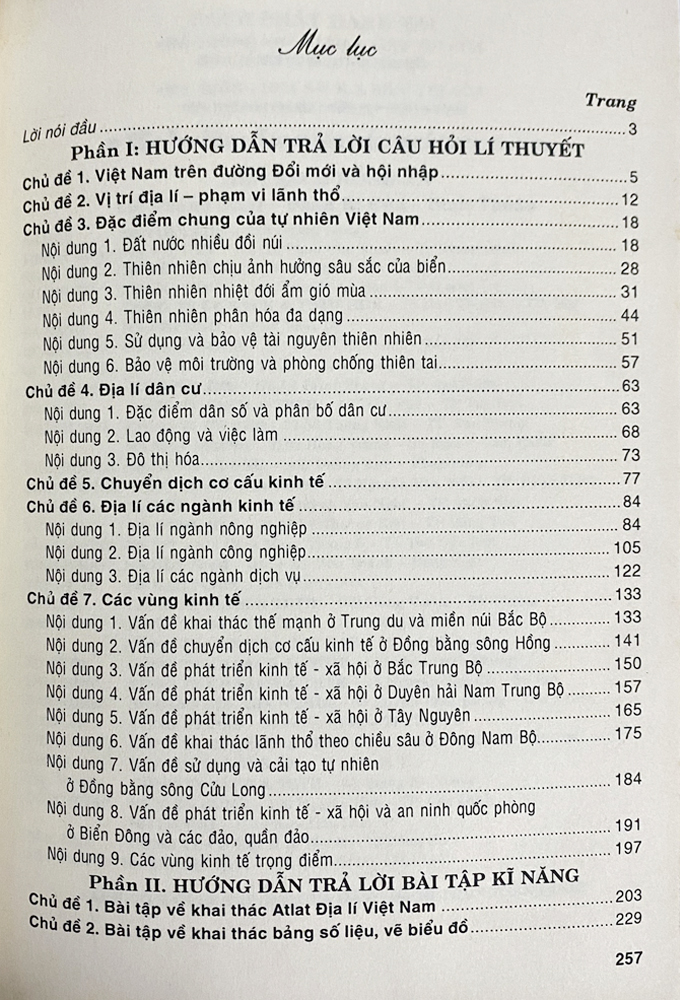 Sách - Hướng dẫn trả lời câu hỏi và bài tập Địa lí 12 - Luyện thi THPT