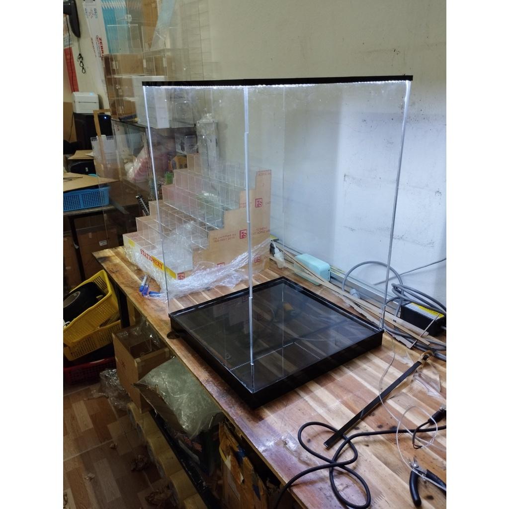 Hộp mô hình nhân vật - Hộp mô hình bằng mica có gắn led size lớn