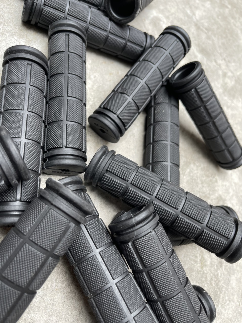 2 TAY NẮM XE ĐẠP - BỌC TAY NẮM XE ĐẠP - Tay cầm ghi đông xe đạp thể thao bằng cao su cao cấp cực chắc và êm TL 01