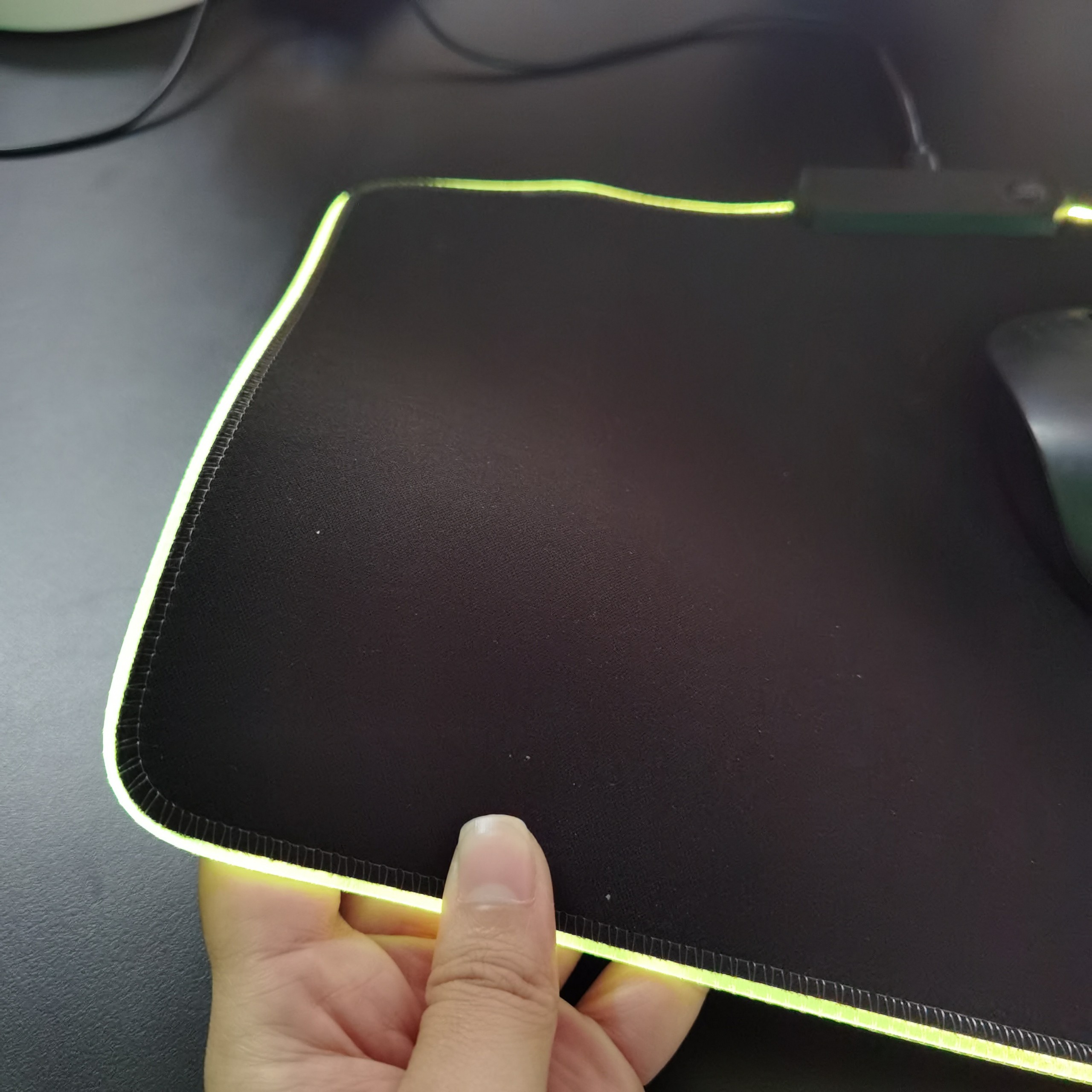 Lót chuột CÓ LED 25CM*35CM dày 4mm tích hợp LED RGB