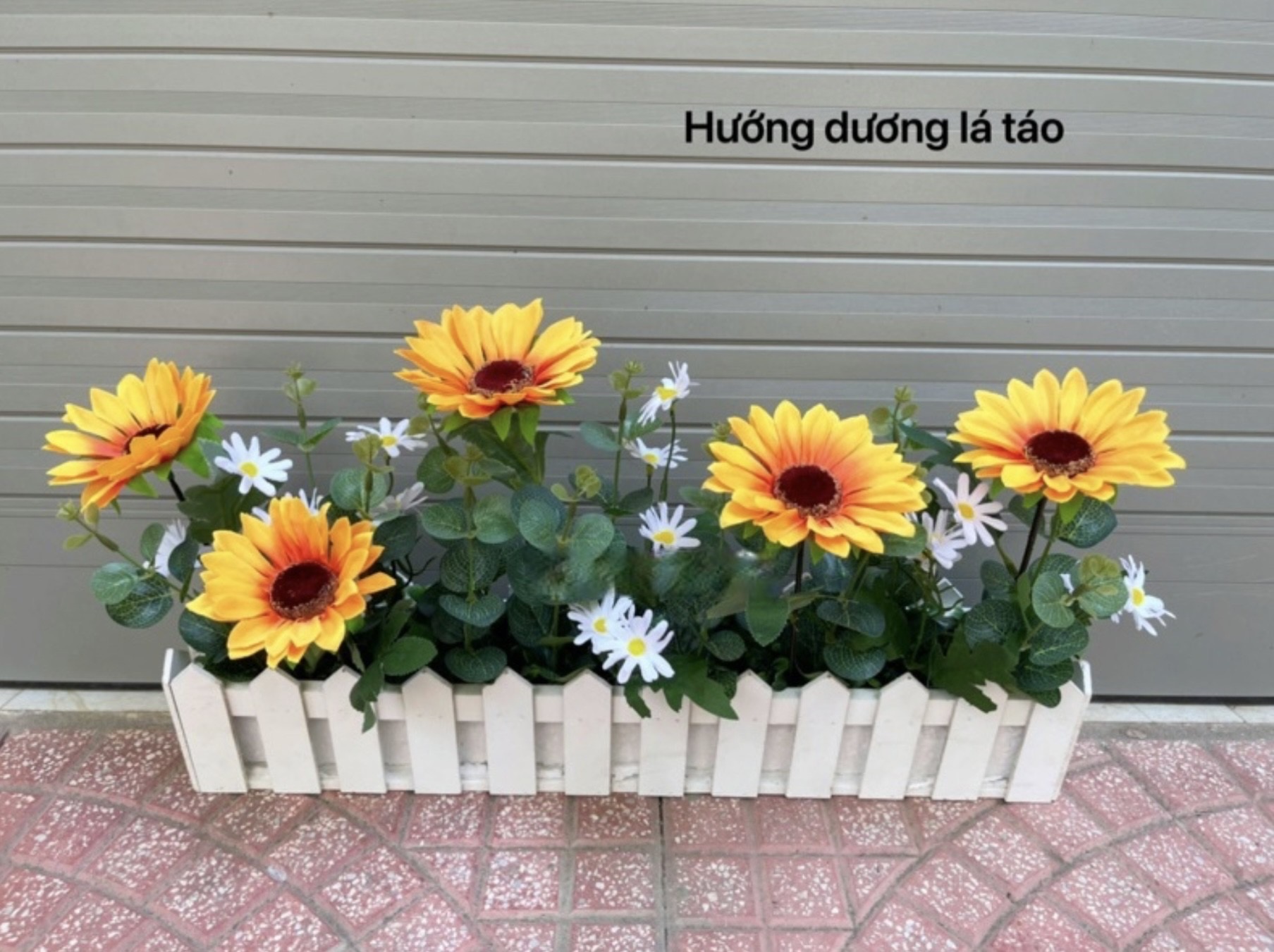 Chậu hoa giả trang trí – Nhiều mẫu mã – Chậu hàng rào cắm sẵn cây giả, hoa lụa decor – Rộng 10 cm – Dài từ 30 đến 50 cm – Cao từ 15 đến 30 cm