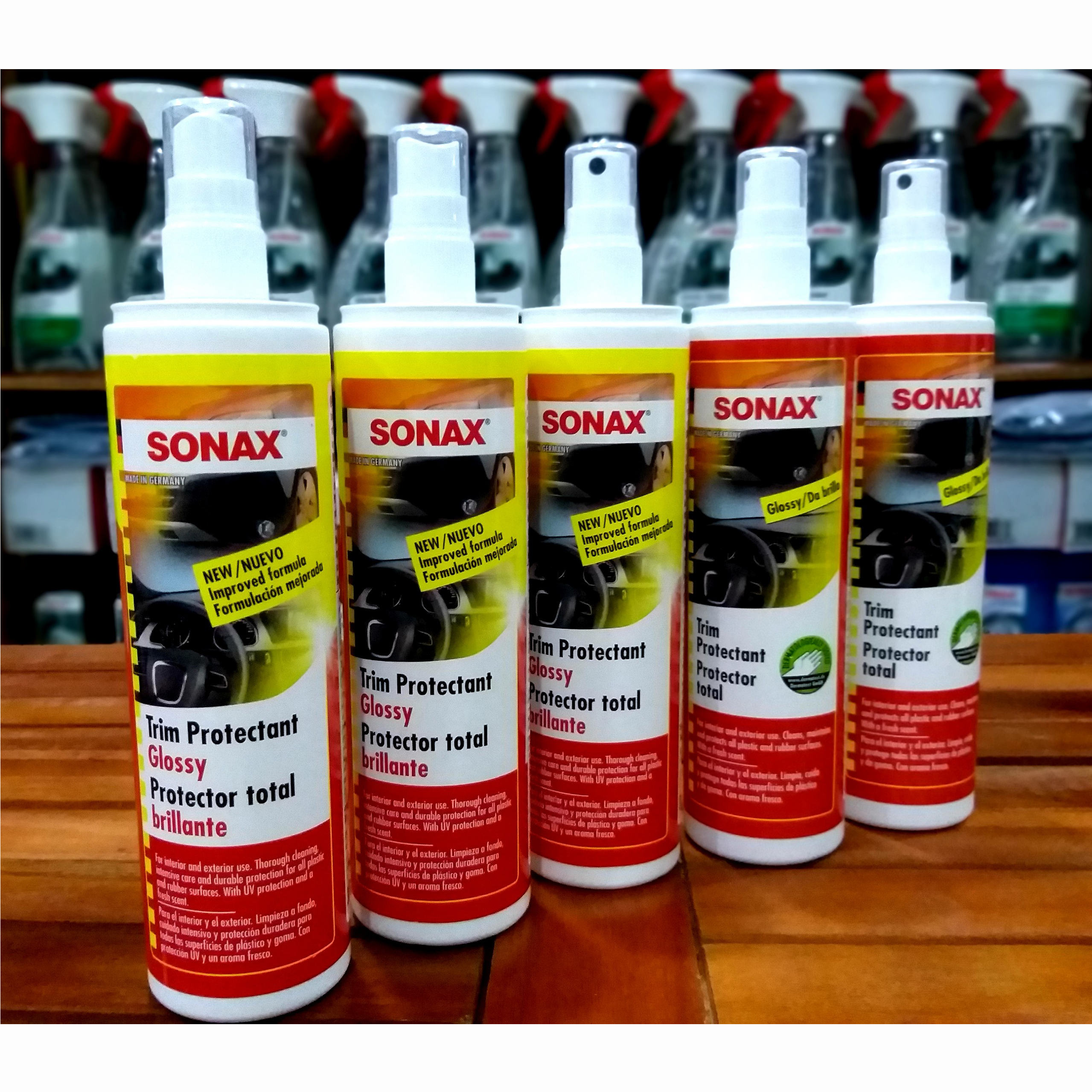 Nhũ Dịch Làm Sạch Và Bảo Quản Nhựa Trong, Ngoài Xe SONAX Trim Protectant high gloss finish 380041