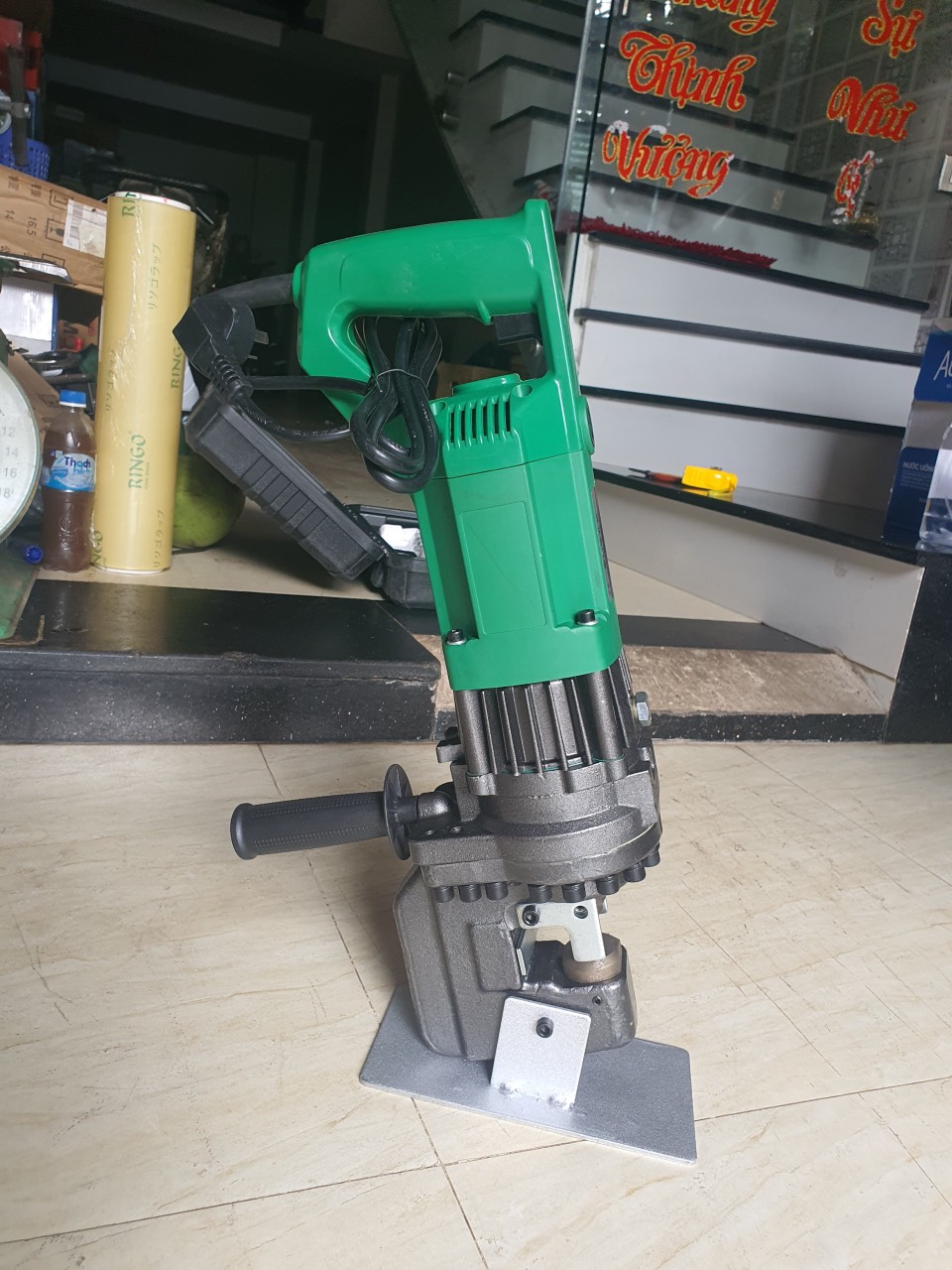 Máy đột lỗ thủy lực cầm tay phi 20