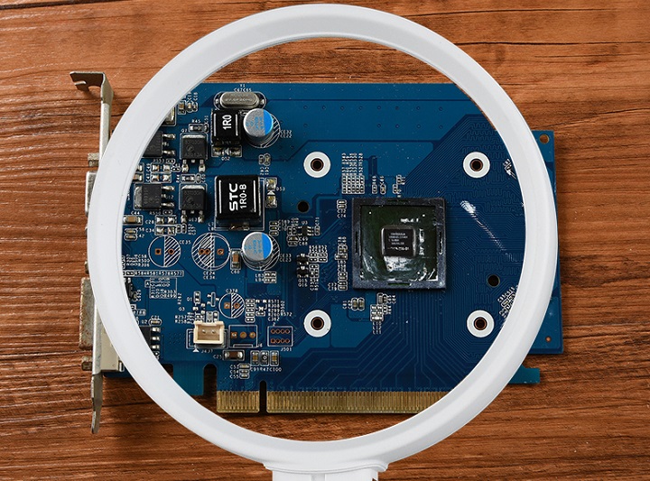 Kính lúp để bàn có đèn tích hợp kẹp bàn đa năng K7763