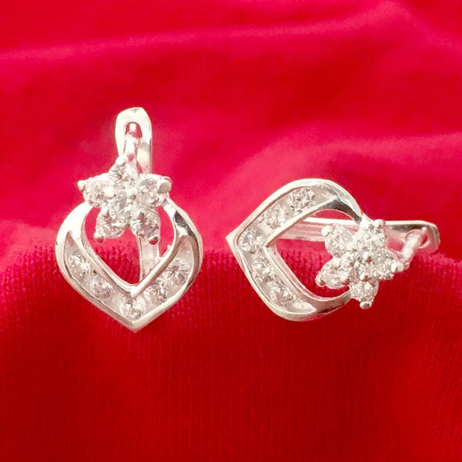 Bông tai nữ Bạc Quang Thản thiết kế kiểu đeo sát tai chất liệu bạc thật không xi mạ, phù hợp với mọi lứa tuổi