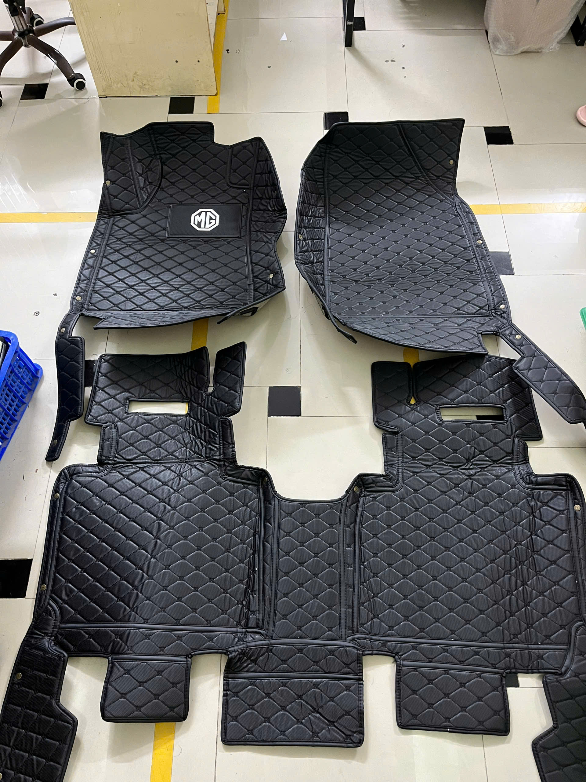 Thảm sàn 5D 6D dành cho xe 5 chỗ MG RX5 năm 2024