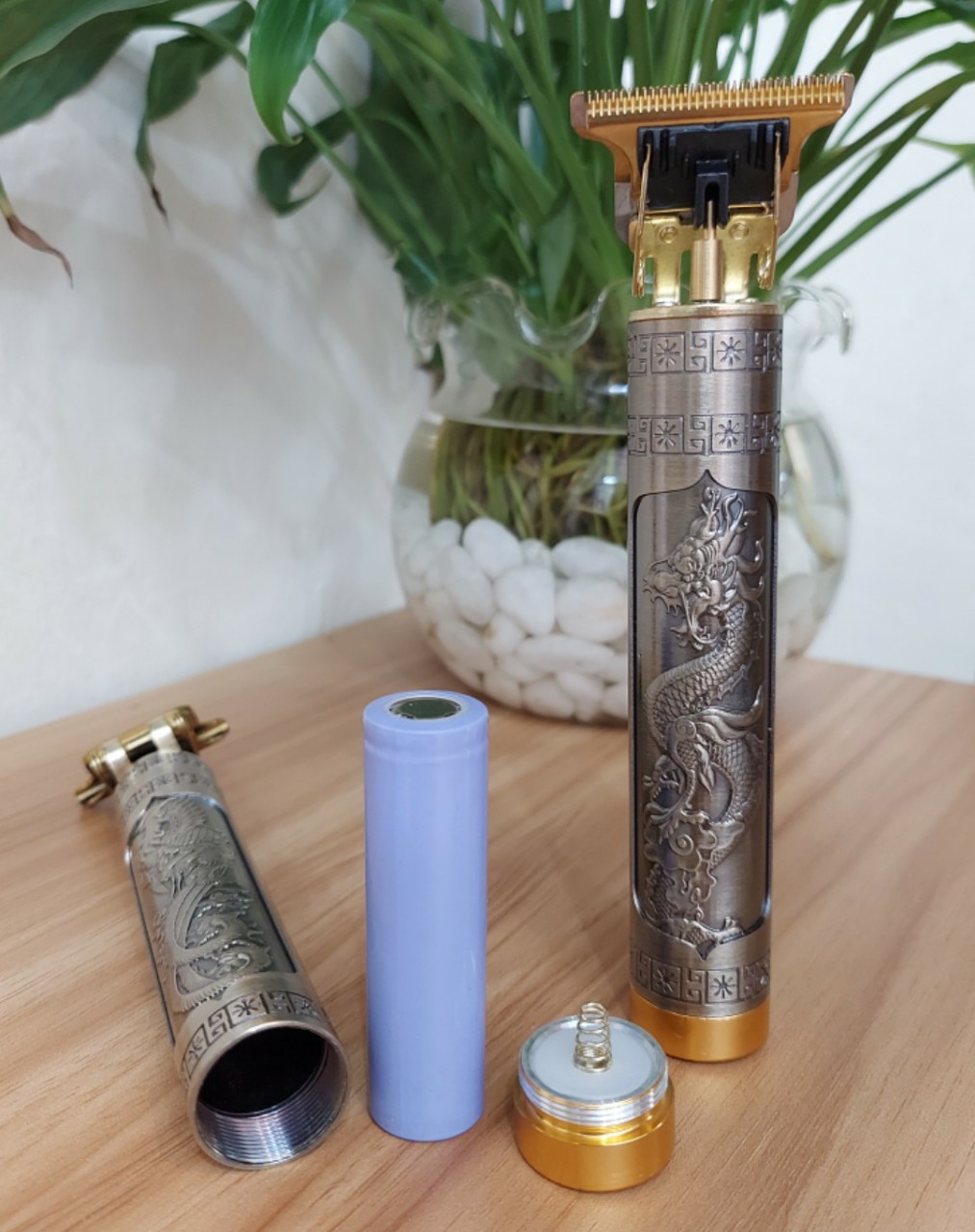 TÔNG ĐƠ CẮT TÓC BẤM VIỀN PIN SẠC CHUYÊN NGHIỆP VINTAGE T9 KÈM 4 CỠ LƯỢC ,PIN SẠC , MÁY SẠC ,CHỔI QUÉT VÀ DẦU BÔI TRƠN