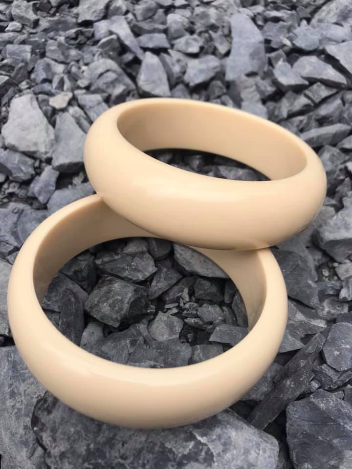 VÒNG TO LẮM TAY NAM GIẢ NGÀ HAY GỌI LÀ XƯƠNG MỸ NGHỆ BẢN TRƠN DẦY VÒNG NI 72mm x CAO 22mm x DẦY 11mm DÀNH CHO CÁC ANH NAM TAY LỚN 90kg-100kg ĐEO ĐẸP Ạ