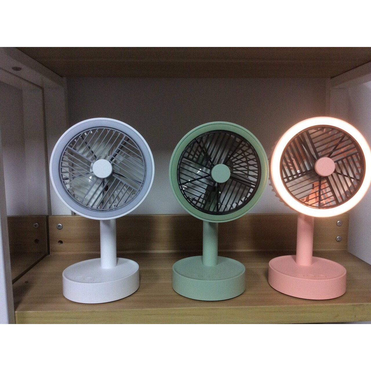 Quạt Mini tích điện có đèn Led để bàn siêu sịn