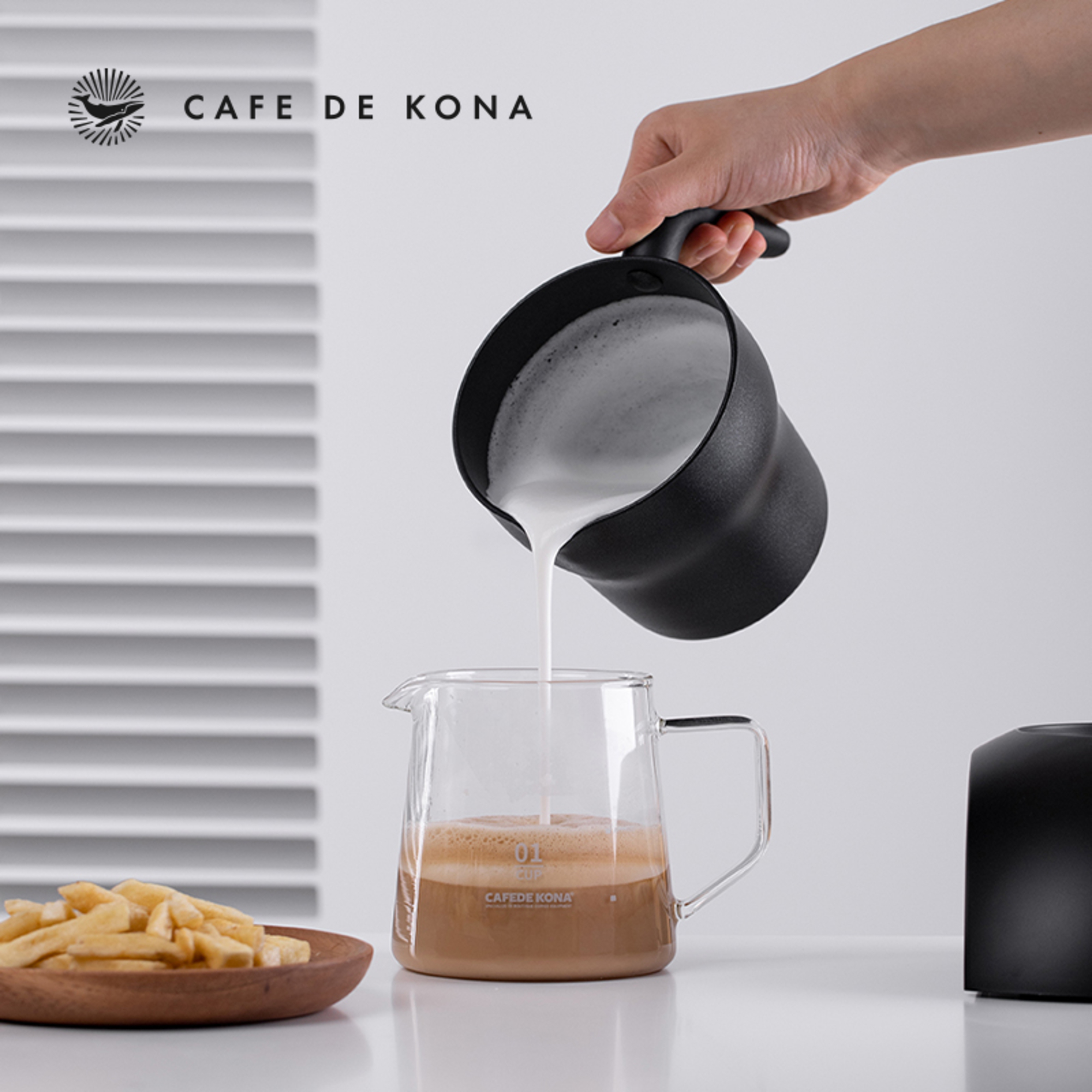 Máy đánh sữa nóng lạnh tự động 250ml CAFE DE KONA