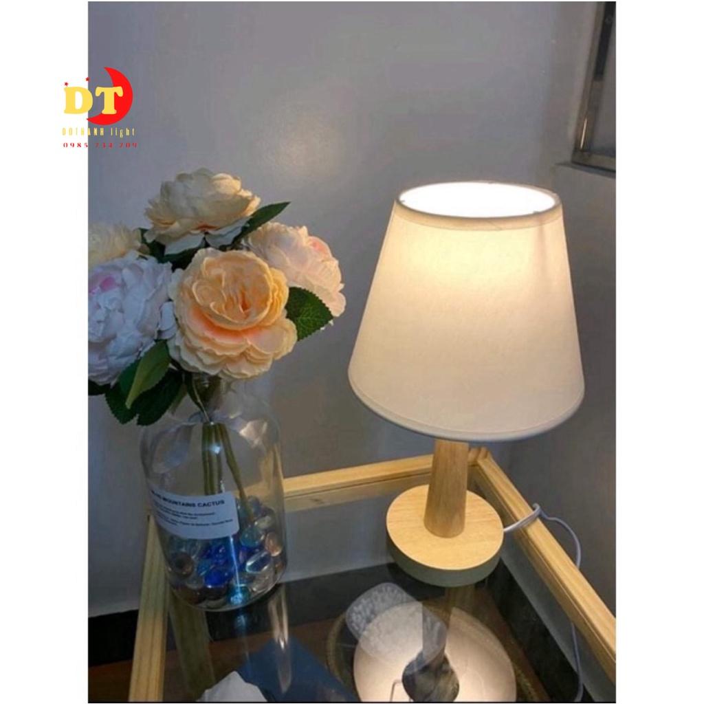 Đèn Ngủ Để Bàn Thân Gỗ Phong Cách Bắc Âu HTLK DBN