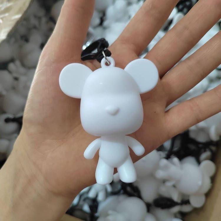 Móc chìa khóa phôi gấu trắng Bearbrick dùng để DIY sơn màu, đổ màu trang trí handmade tự làm