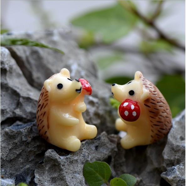 KHO-HN * Mô hình nhím ôm nấm trang trí tiểu cảnh, móc khóa, DIY