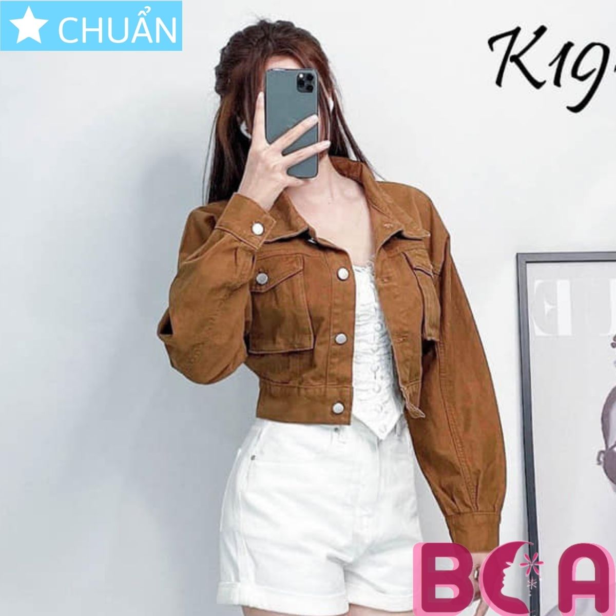 Áo khoác Jeans nữ K19 ROSATA tại BCASHOP màu vàng nâu bò phong cách cá tính và thời trang, rất độc đáo và nổi bât