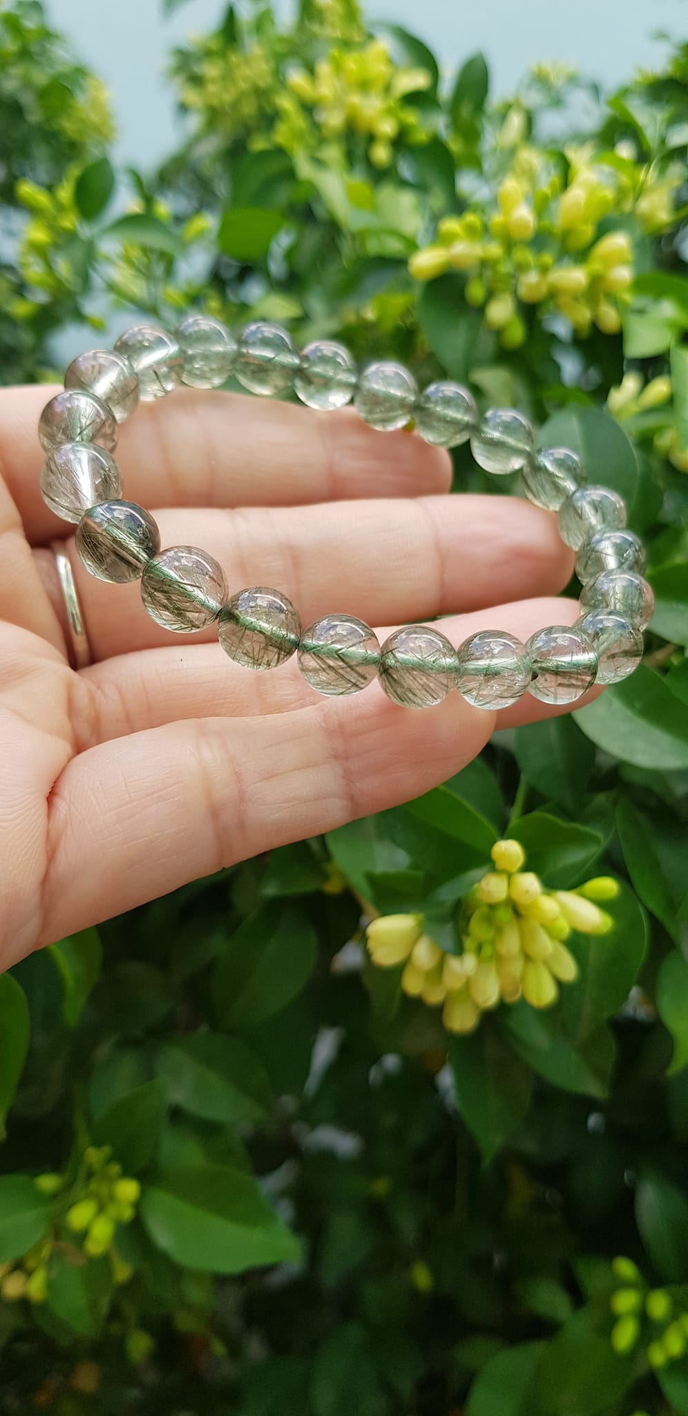 Vòng thạch anh tóc xanh tự nhiên trong bóng nhuyễn mượt đẹp Size vòng 8mm Nữ mệnh Thủy Mộc hỏa đeo ạ