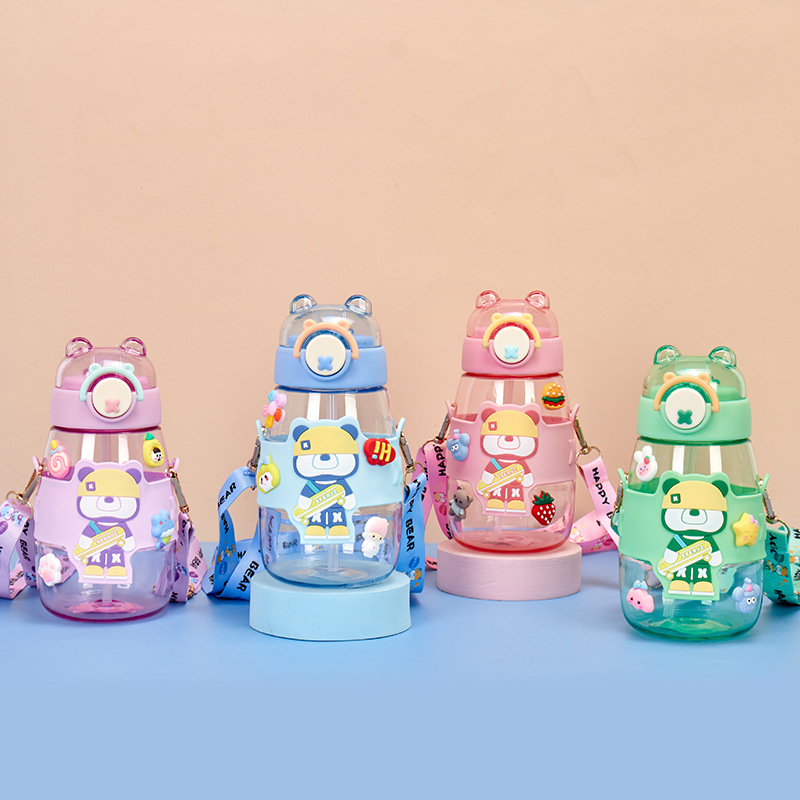 Bình nước kèm ống hút gấu Bear trong xịn xò kèm dây đeo kèm sticker 600ml
