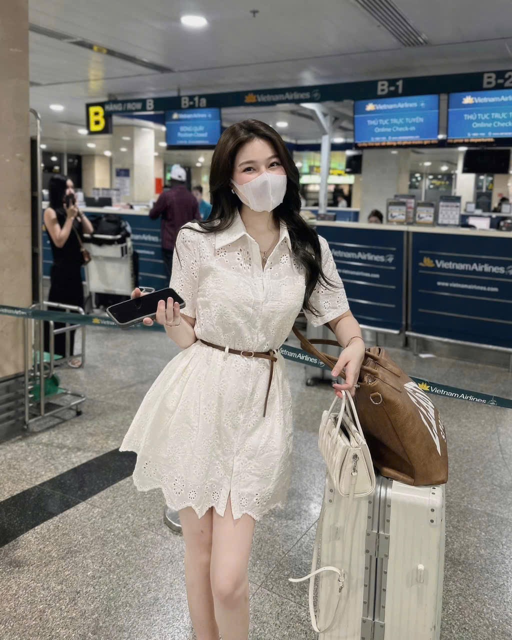 váy sơ mi dáng suông - Váy ren hoa cổ sơ mi kèm đai