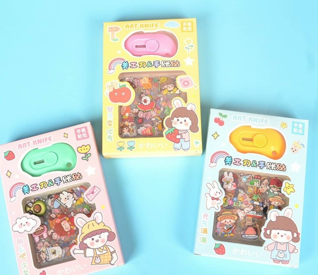 Hộp sticker 8 tấm trong suốt kèm dao tiện ích