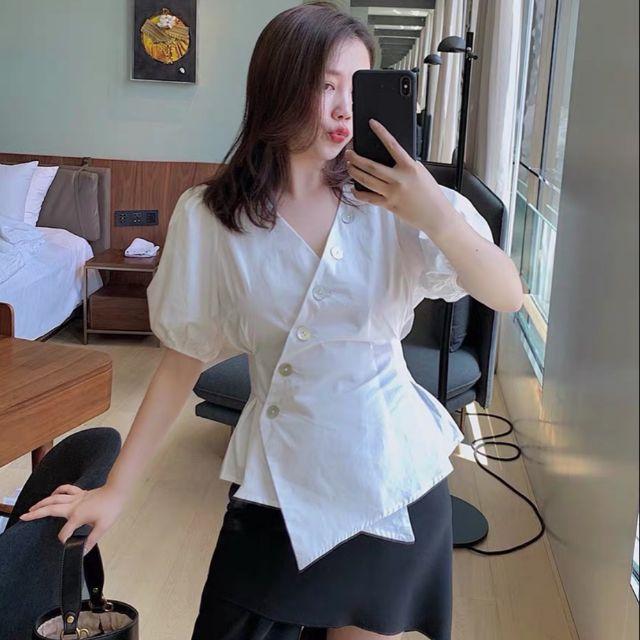 Áo trắng nút xéo tà tay phồng