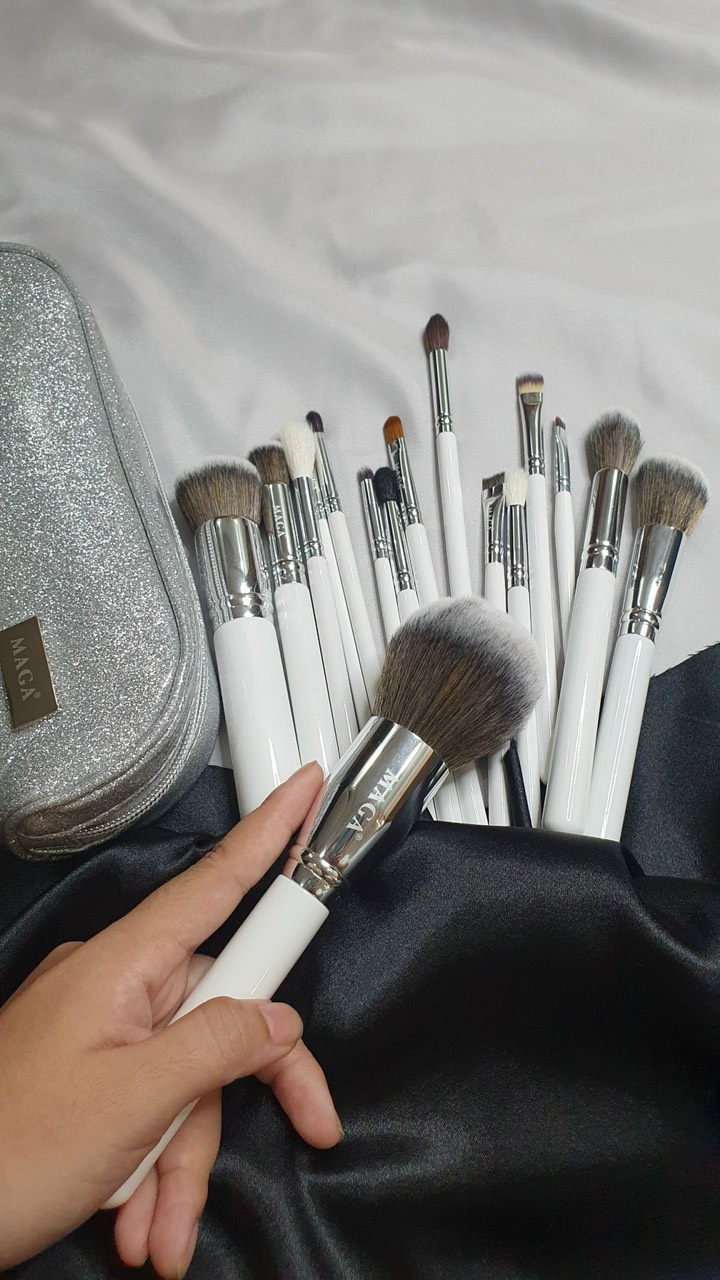 Bộ Cọ Cá Nhân Chuyên Nghiệp 16 Cây Kèm Túi Đựng MAGA Complexion Master Collection Brush Set