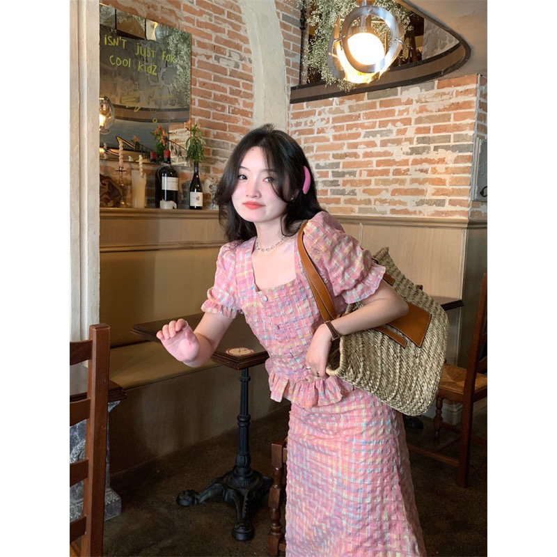 Set áo kèm chân váy kẻ hồng hottrend
