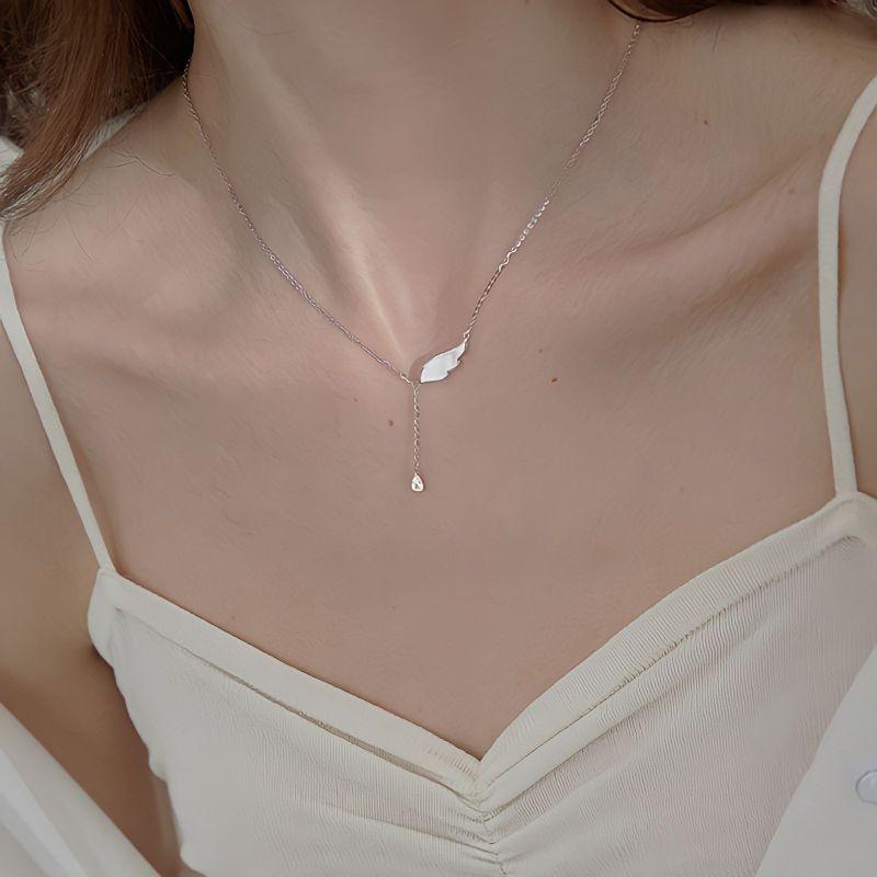 Dây chuyền cánh trắng
