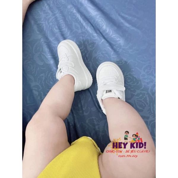Giày thể thao tập đi cho bé