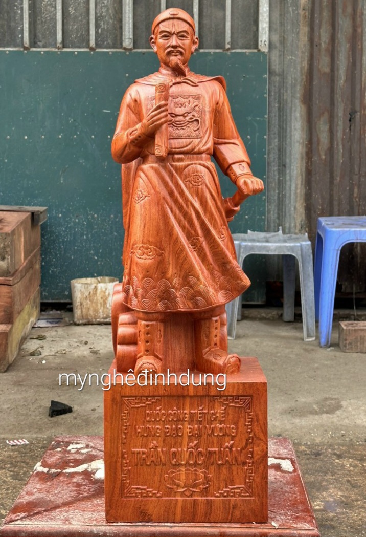 Tượng trần quốc tuấn bằng gỗ hương đá kt cao 100×30×25cm