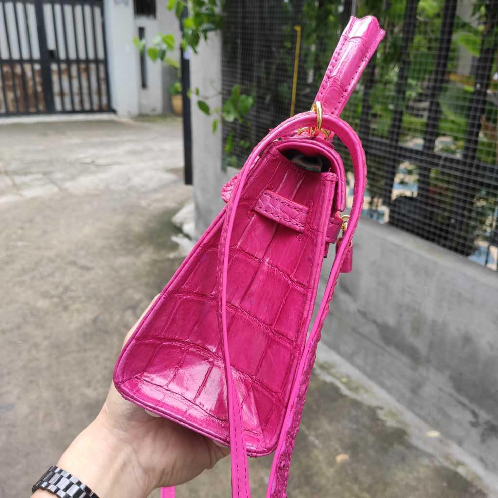 Túi da cá sấu Màu hường nữ tính. Phiên bản kelly dễ thương!