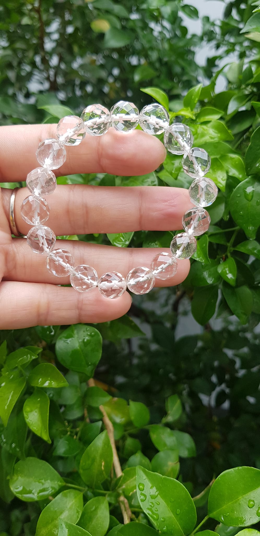Vòng tay phong thủy nữ đá thạch anh trắng giác tự nhiên Size vòng 10mm Chất liệu đá thạch anh màu trắng tinh khôi giác đẹp ạ
