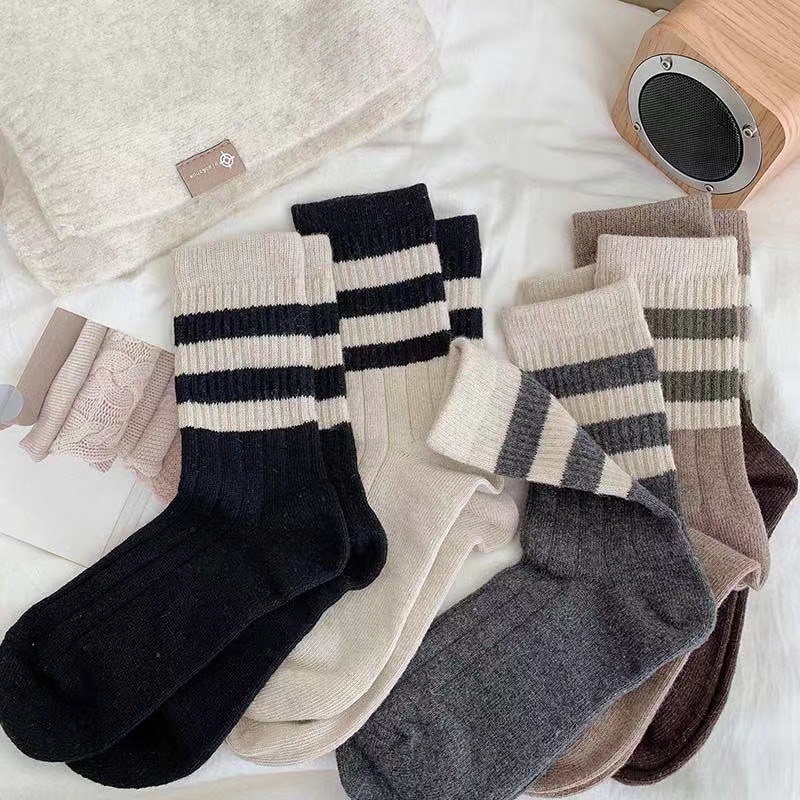Combo 5 đôi tất nữ mùa thu đông Azuno cổ cao kẻ sọc nhiều màu