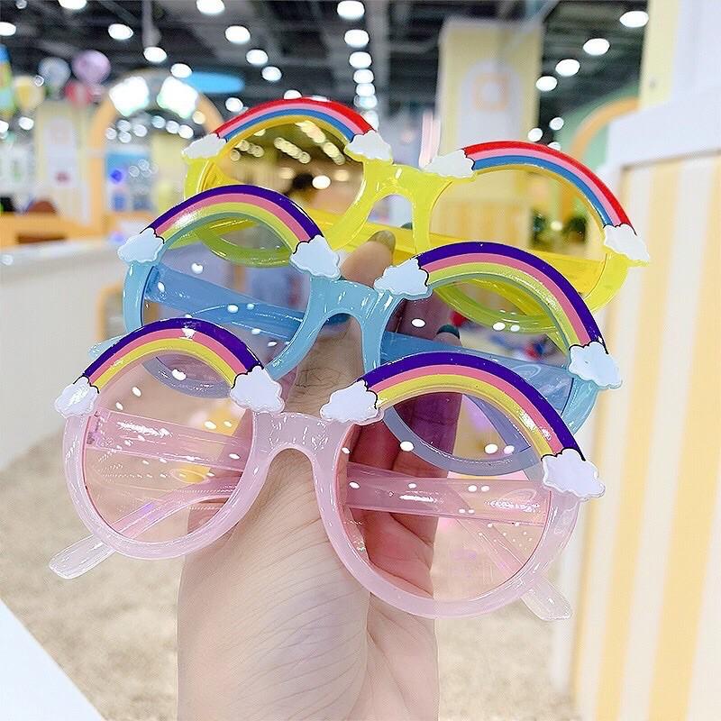 Kính mắt cầu vòng cho bé