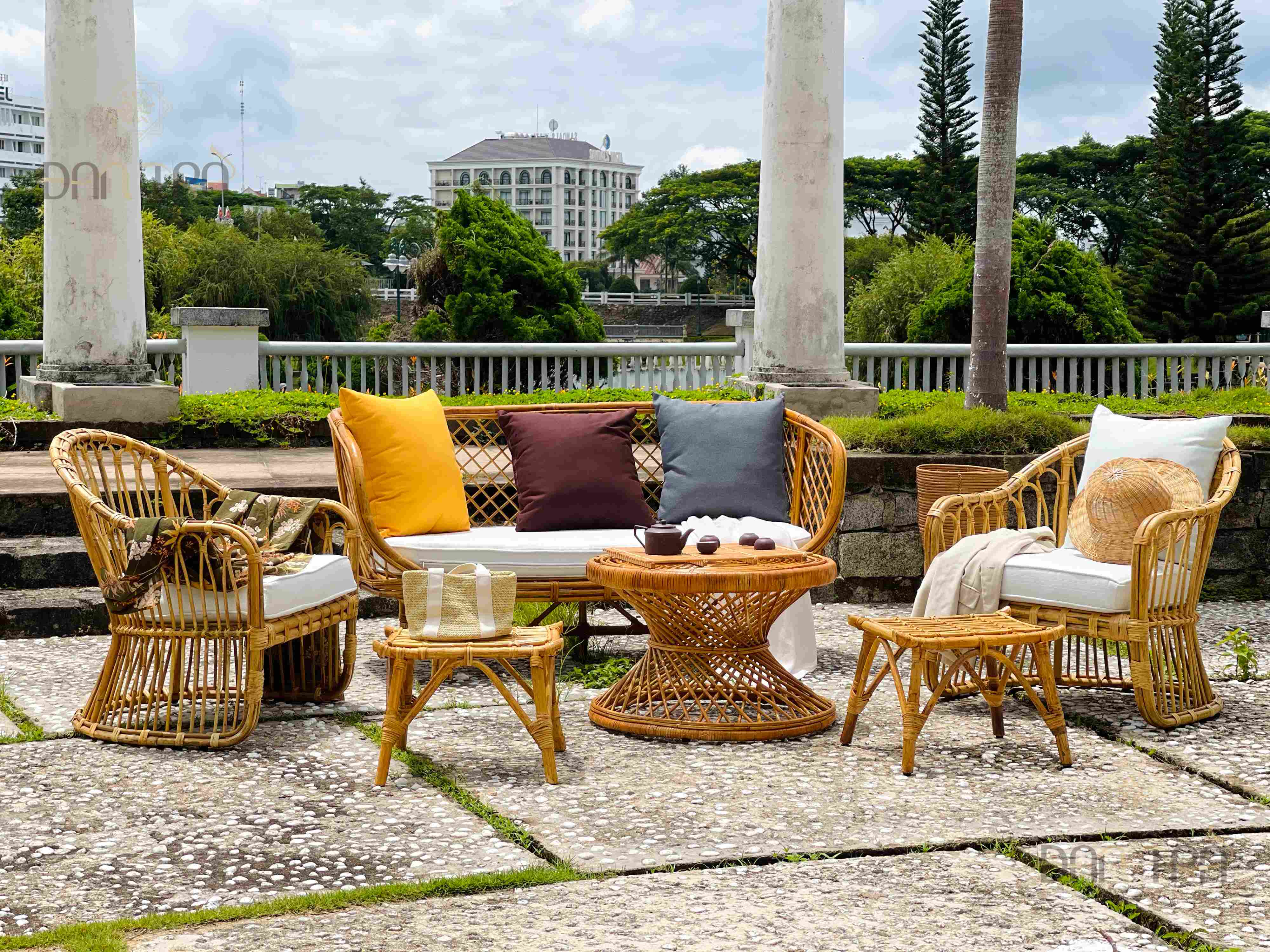 Ghế Sofa Mây Đan Caro Cổ Điển, Ghế Băng Mây Dài 100% Mây Tự Nhiên, Ghế Mây Decor Phòng Vintage - Xưởng Bàn Ghế Mây Tre ĐAN TRÀ