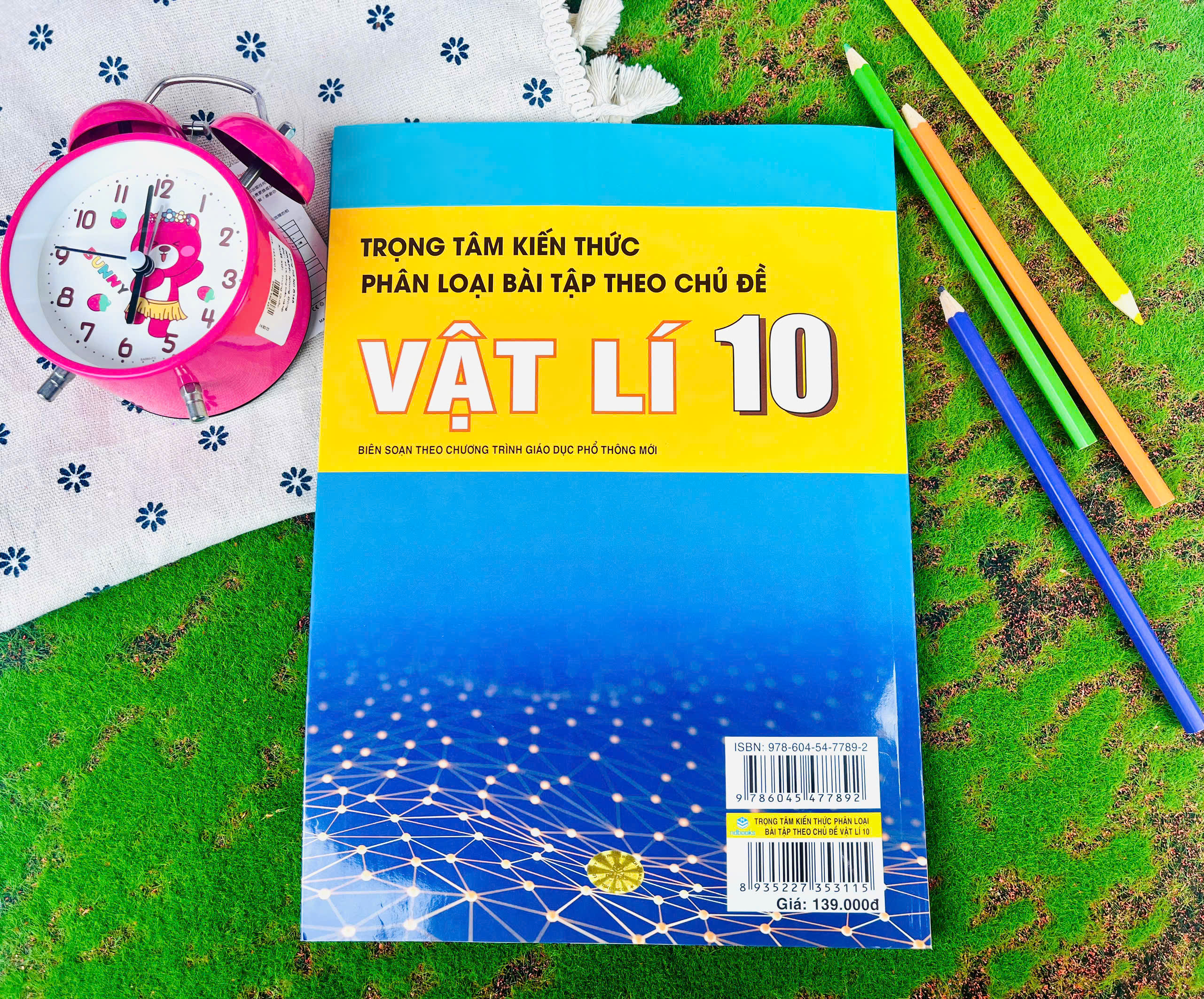 Sách - Trọng Tâm Kiến Thức Phân Loại Bài Tập Theo Chủ Đề Vật Lí 10 - ndbooks