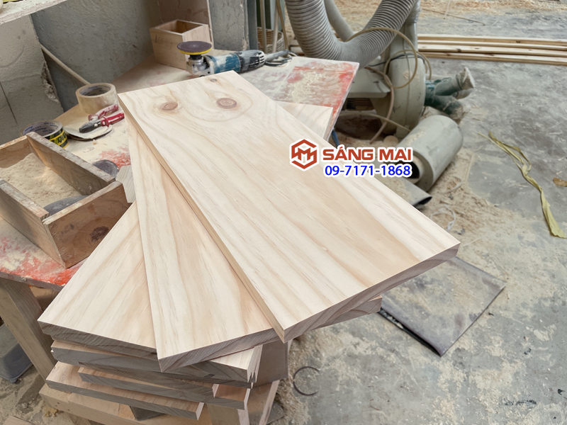 - Gỗ thông tấm mặt rộng 20cm x dày 2cm x dài 40cm + láng nhẵn mịn 4 mặt