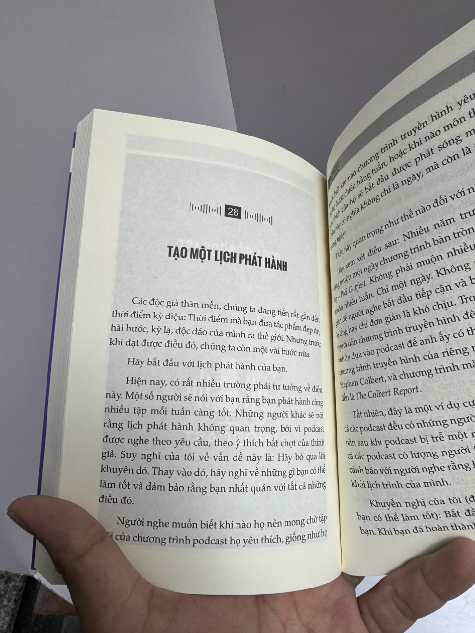 HƯỚNG DẪN XÂY KÊNH PODCAST TỪ A- Z - Kristen Meinzer- Lê Nguyễn Thuý Vi dịch- Bizbooks - NXB Hồng Đức