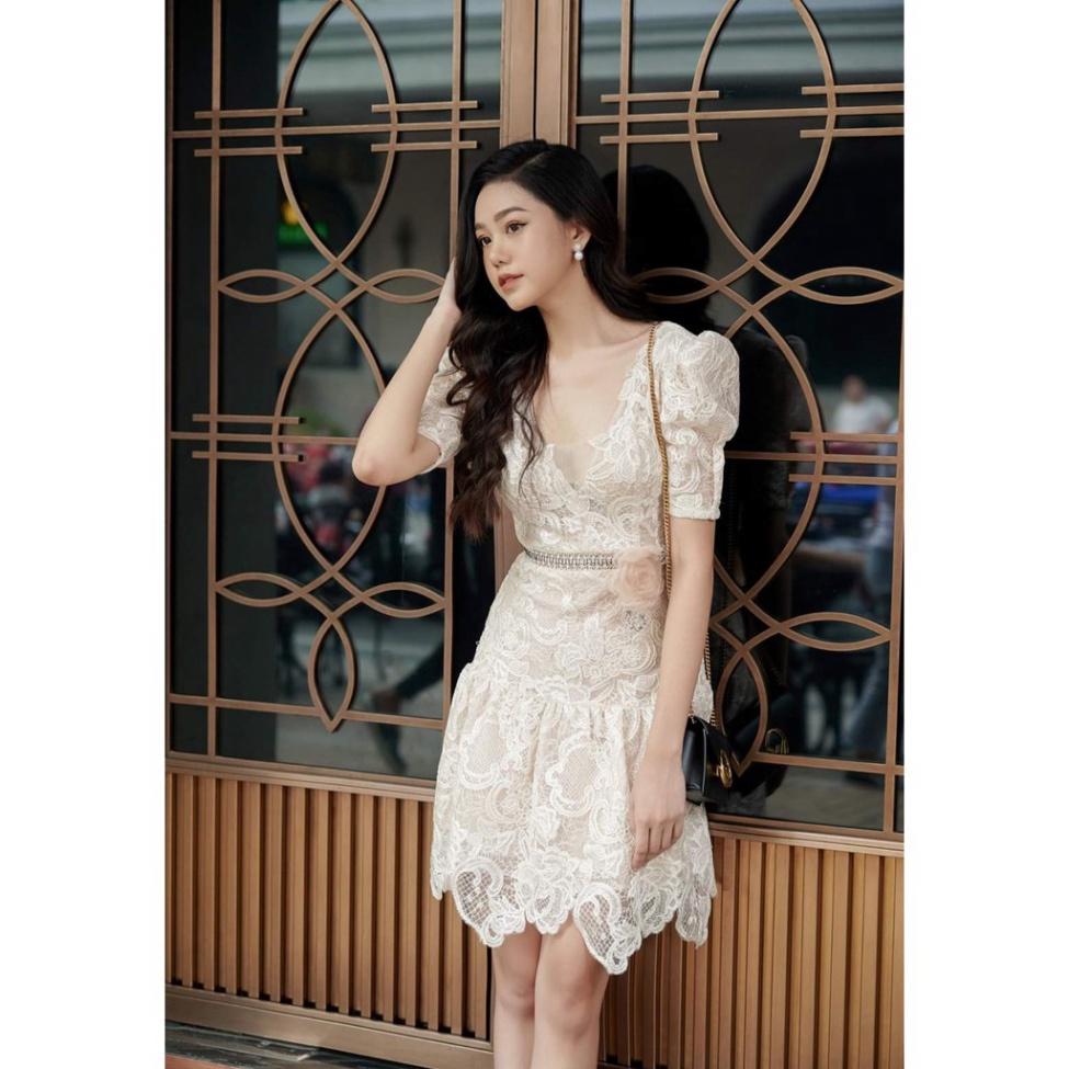 Đầm xòe ngắn ren hoa nổi kèm hoa cài áo trắng nude ôm body cổ V ivy.fashion đi biển dự tiệc dạo phố bigsize gợi cảm