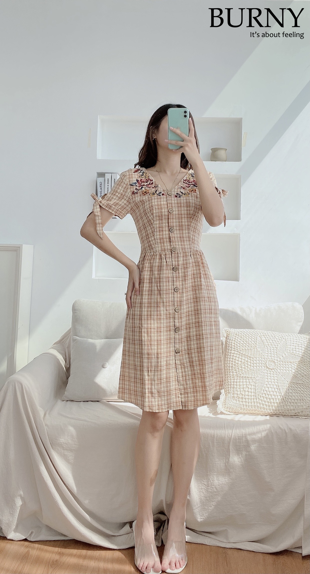 Hình ảnh Váy đầm xòe ngắn tay vải kẻ vàng Floral dress Burny V4003549KV