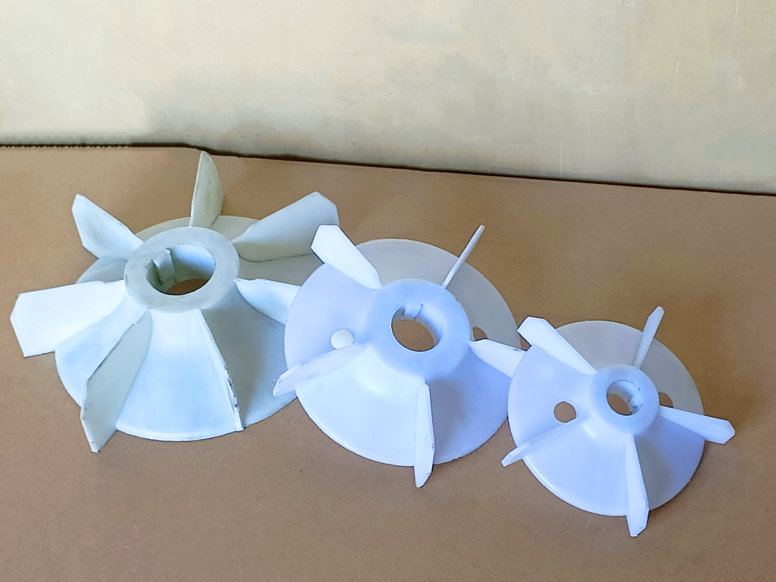 Cánh quạt nhựa cho motor công nghiệp (động cơ điện công nghiệp) 1 pha 1 tụ framesize 80 4P (6 cánh)