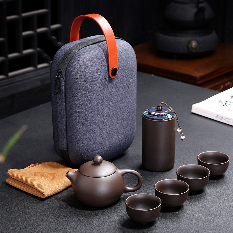 Bộ Bình Trà Tử Sa Mini Có Túi Đựng Đi Du Lịch Tiện Lợi Thích Hợp 2 - 4 Người Dùng Gồm 1 Ấm Trà, 4 Tách, 1 Bình Đựng Trà