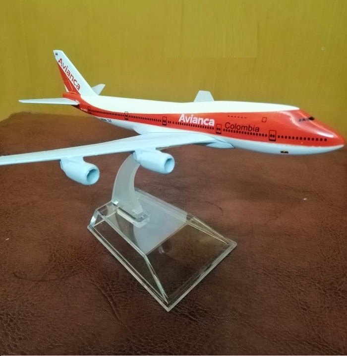 Mô hình máy bay tĩnh B747 Avianca Colombia 16cm