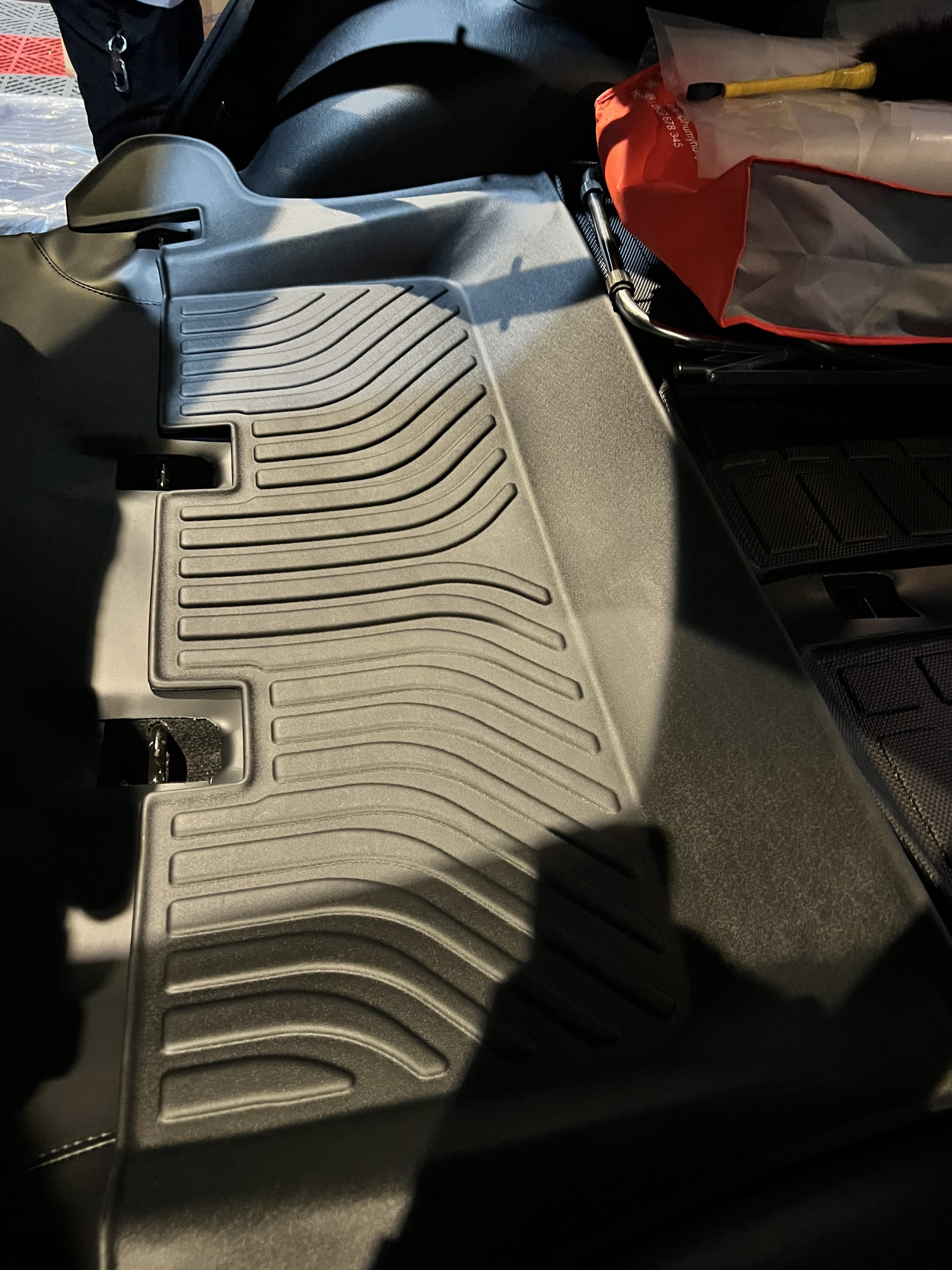 Thảm lót sàn xe ô tô Toyota Fortuner 2017-2022 tới nay Nhãn hiệu Macsim chất liệu nhựa TPE cao cấp màu đen