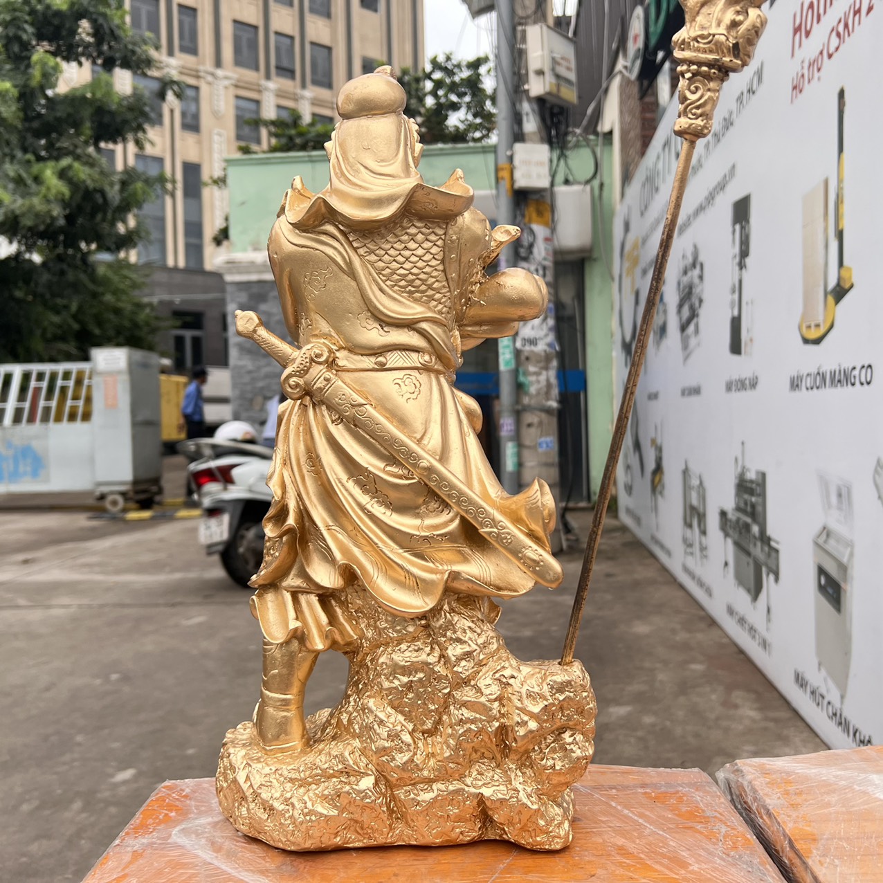Tượng Quan Công chắn ải bằng bột đá mang lại tài lộc bảo vệ gia chủ cao 45cm