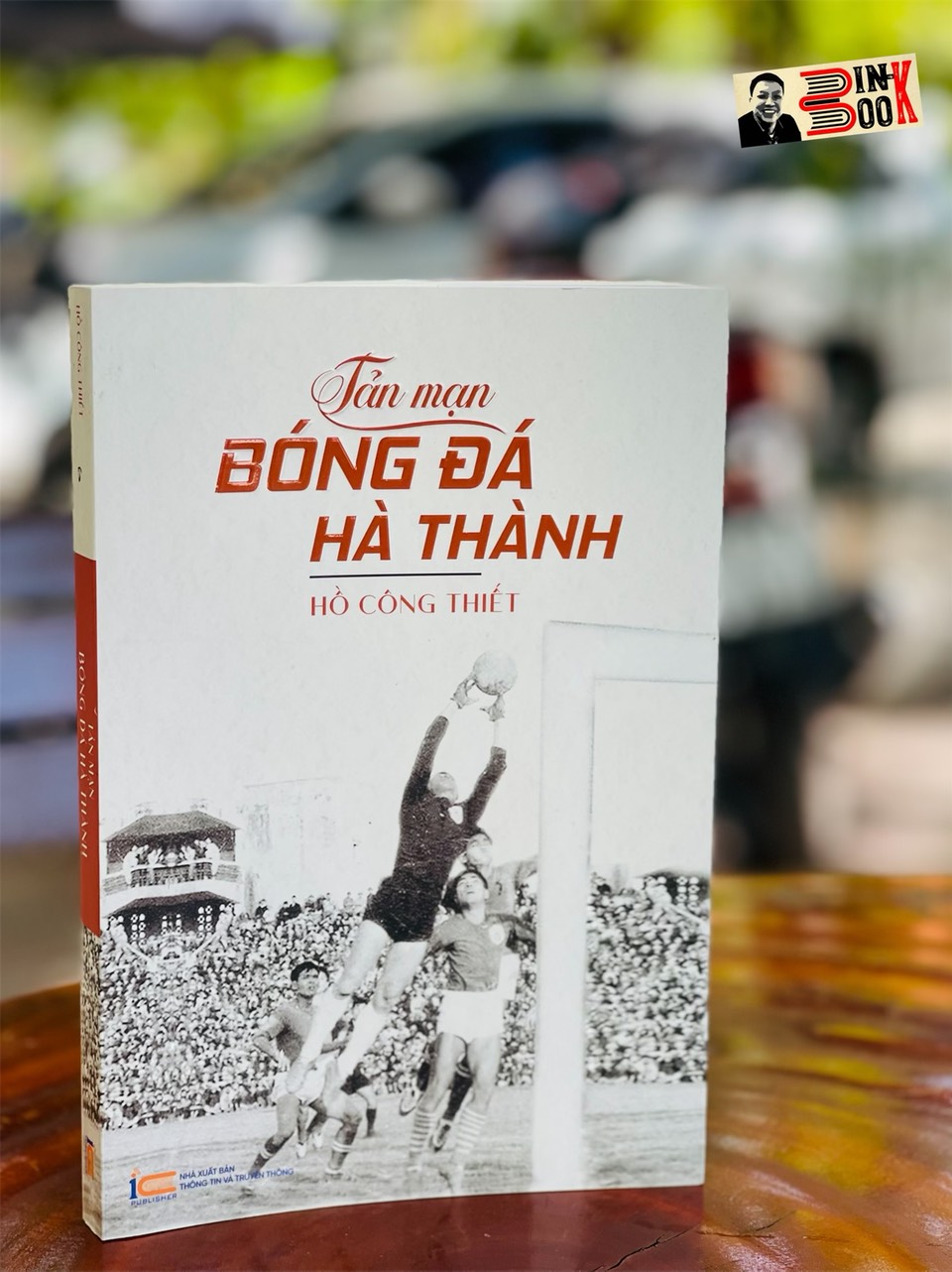 TẢN MẠN BÓNG ĐÁ HÀ THÀNH - Hồ Công Thiết – Tri Thức Trẻ Books (bìa mềm)