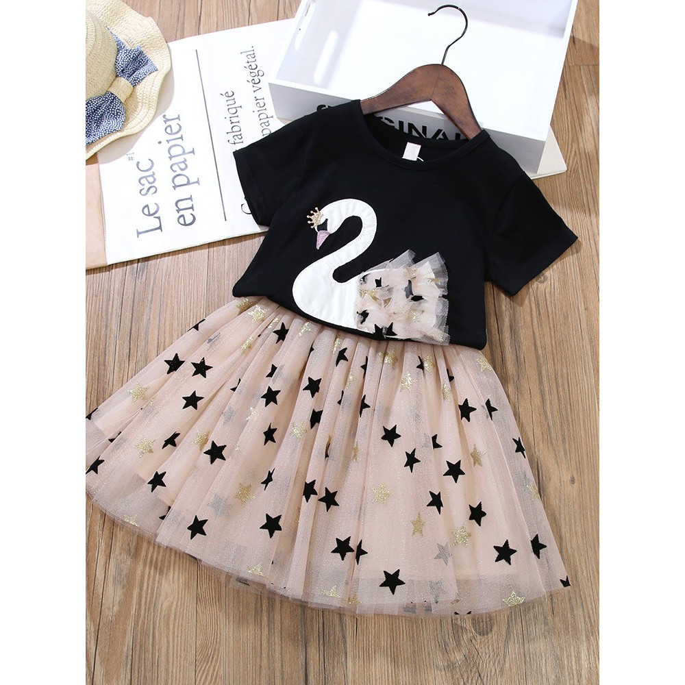 Set áo thun thêu thiên nga đen kèm chân váy hình sao cho bé gái