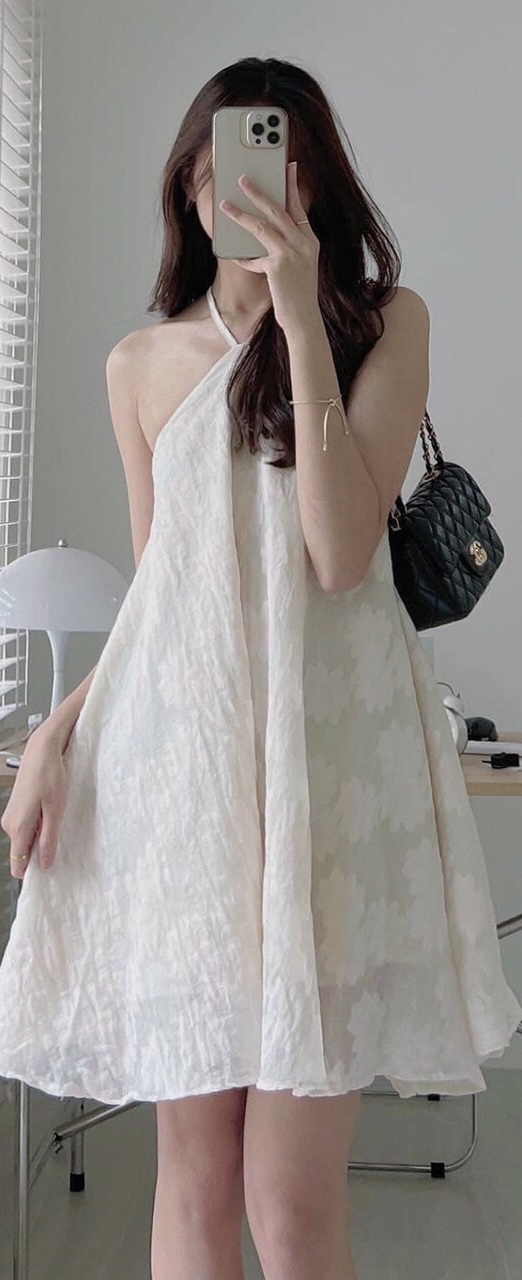 Đầm Cổ Yếm Hoa Nổi Màu Kem - Leda