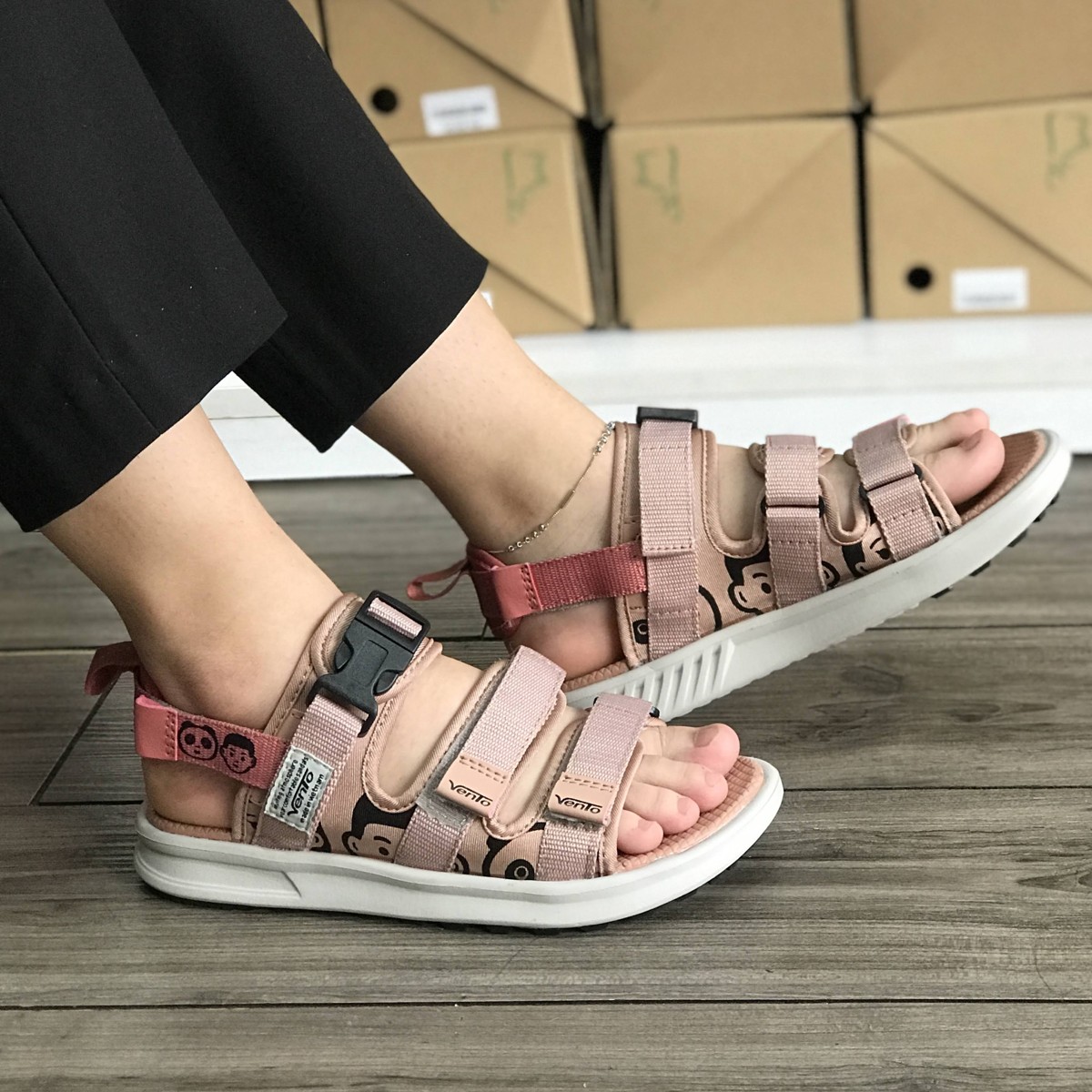 Giày sandal nữ siêu nhẹ hiệu Vento thích hợp mang đi học NB80Be