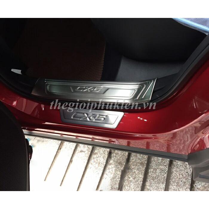 BỘ SẢN PHẨM Nẹp bước chân và ốp chống trầy cốp Mazda CX5, CX-5 2018 - Mẫu Inox